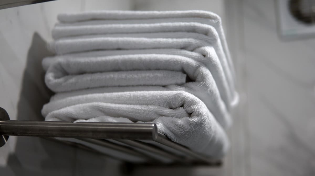 RFID Laundry Tracking: Healthcare, Hotel Linen & Pilot Planning